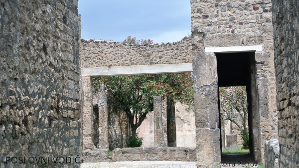otvor za vrata pompeja